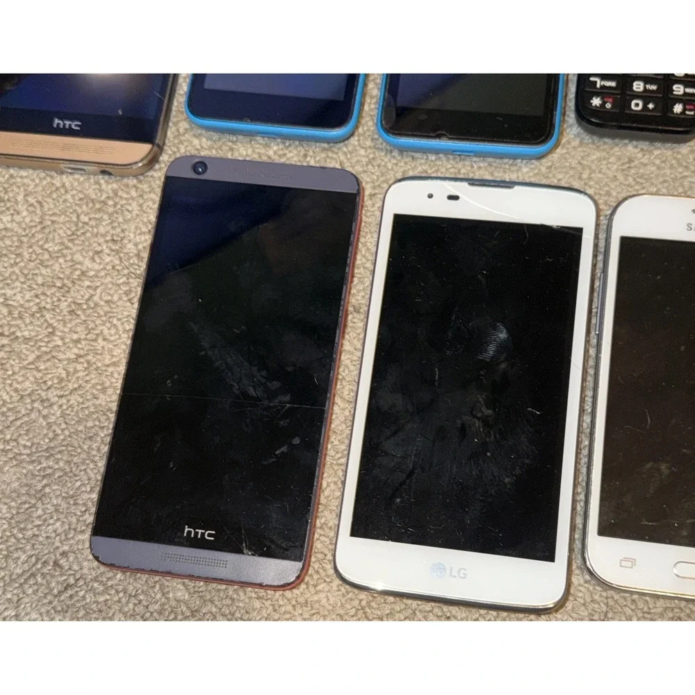 Lot Of 21 Cell Phones/Pads For Parts Only (Apple, Samsung, Motorola,LG) READ